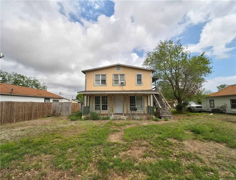 1106 E Huisache Avenue Kingsville, TX 78363