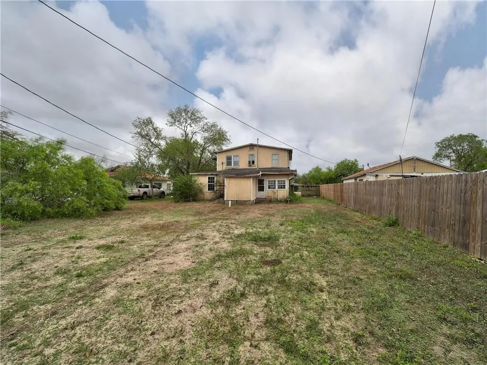 1106 E Huisache Avenue Kingsville, TX 78363