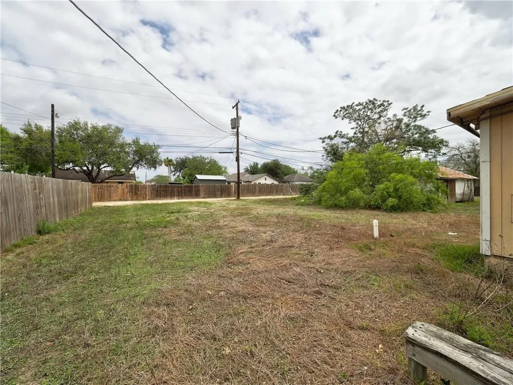 1106 E Huisache Avenue Kingsville, TX 78363