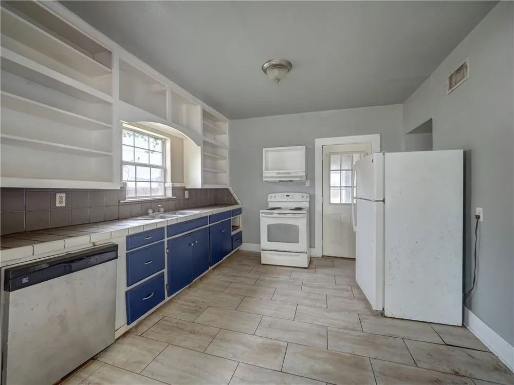1106 E Huisache Avenue Kingsville, TX 78363