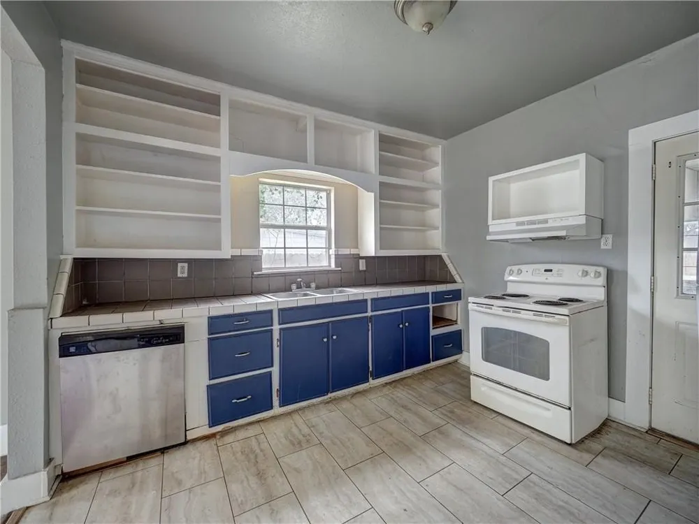 1106 E Huisache Avenue Kingsville, TX 78363
