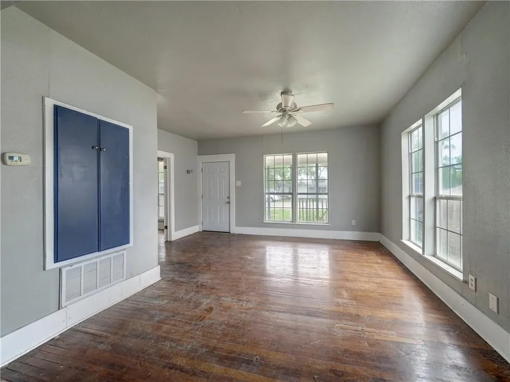 1106 E Huisache Avenue Kingsville, TX 78363