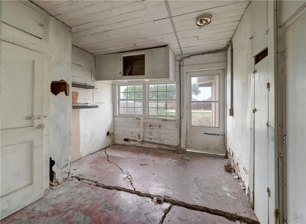 1106 E Huisache Avenue Kingsville, TX 78363