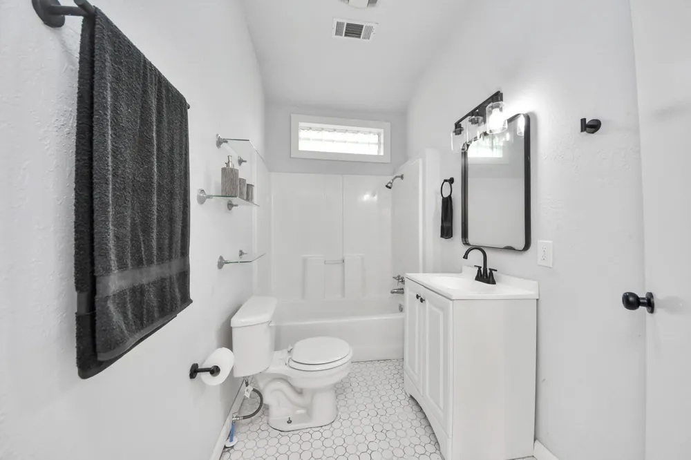 114 Holmes Street La Porte, TX 77571
