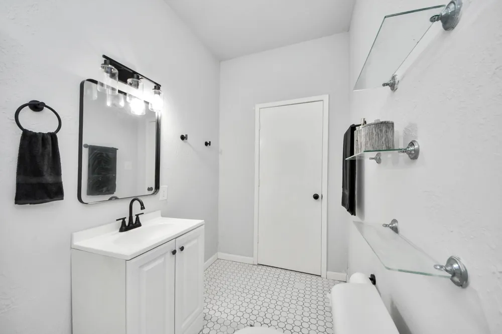 114 Holmes Street La Porte, TX 77571