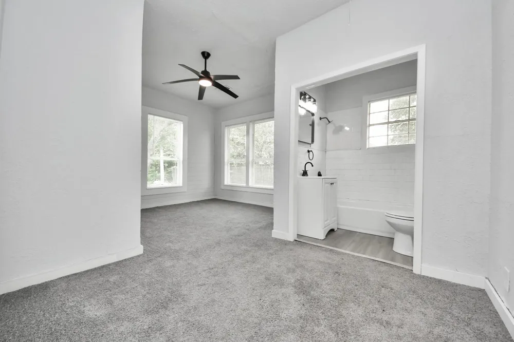114 Holmes Street La Porte, TX 77571
