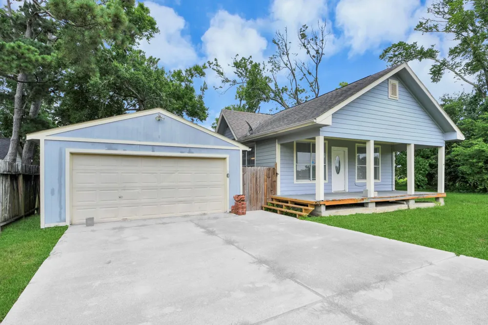 114 Holmes Street La Porte, TX 77571