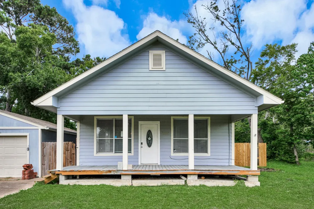 114 Holmes Street La Porte, TX 77571