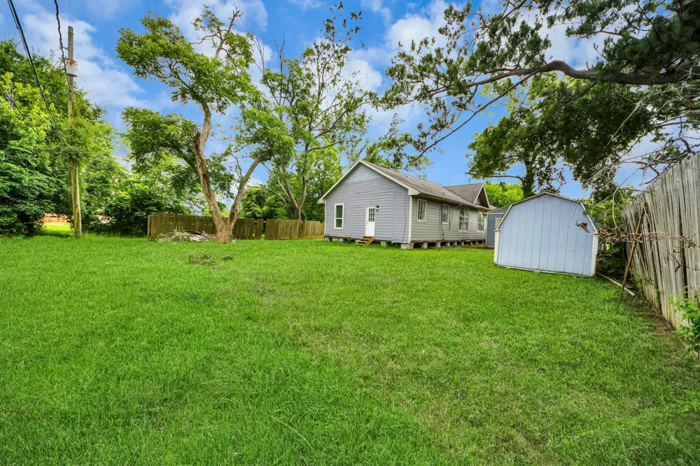 114 Holmes Street La Porte, TX 77571