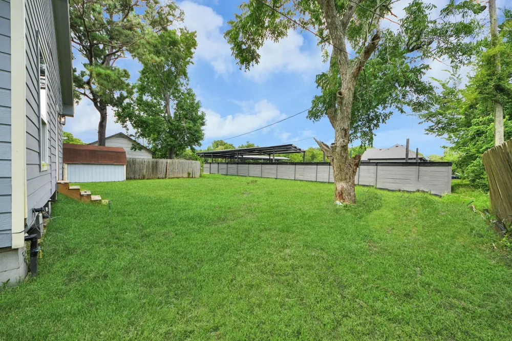 114 Holmes Street La Porte, TX 77571