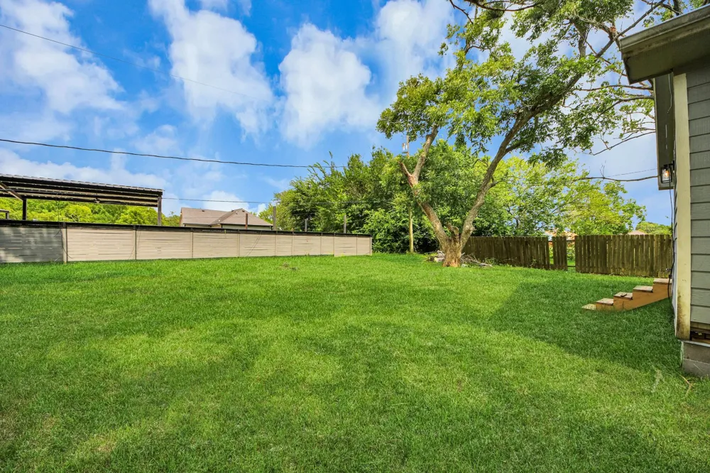114 Holmes Street La Porte, TX 77571