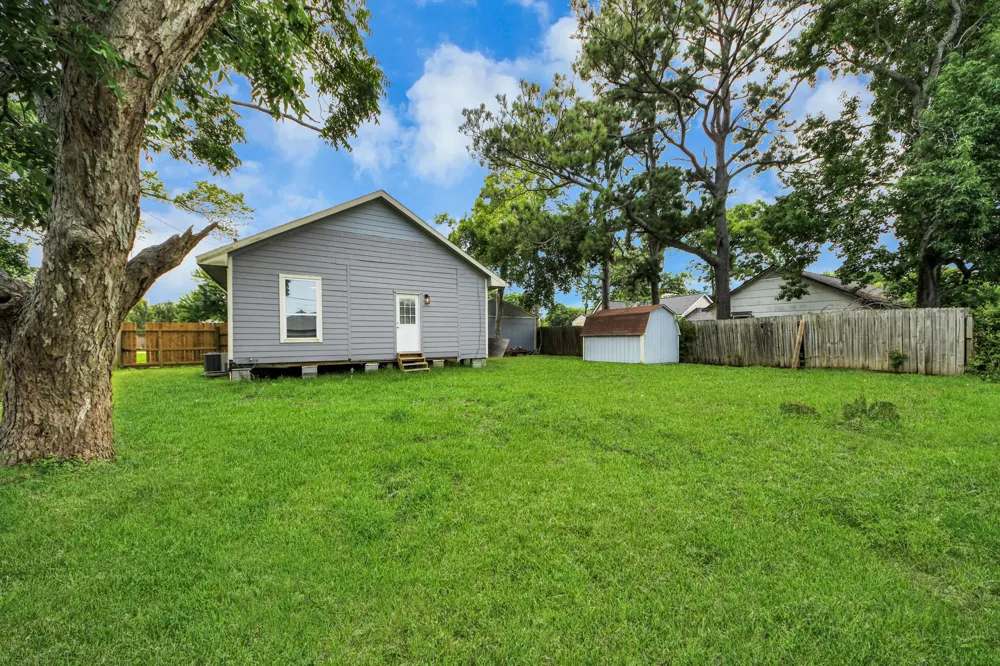 114 Holmes Street La Porte, TX 77571
