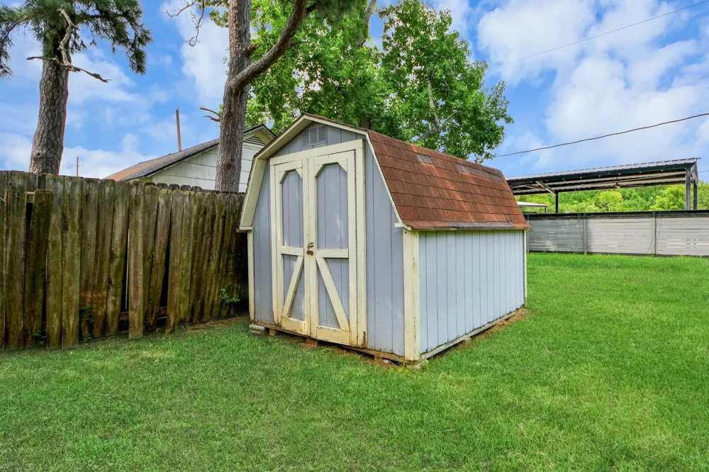 114 Holmes Street La Porte, TX 77571