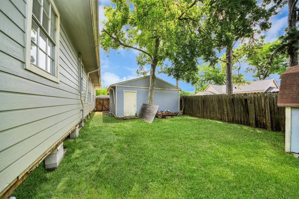 114 Holmes Street La Porte, TX 77571