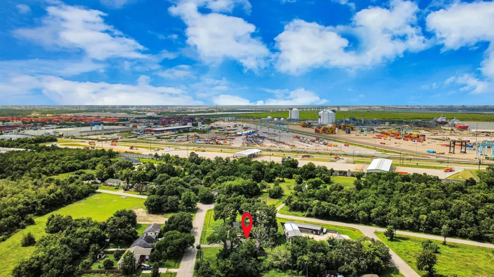 114 Holmes Street La Porte, TX 77571