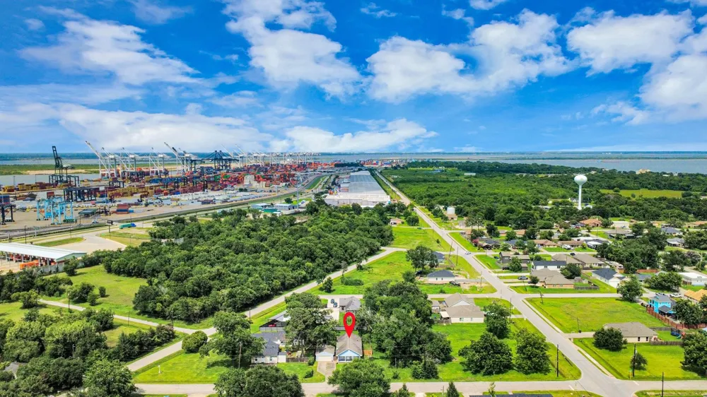 114 Holmes Street La Porte, TX 77571