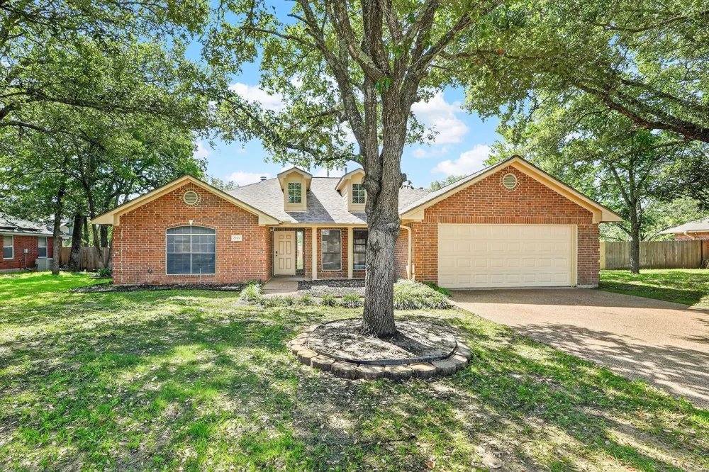 2925 Mirrormere Circle Bryan, TX 77807