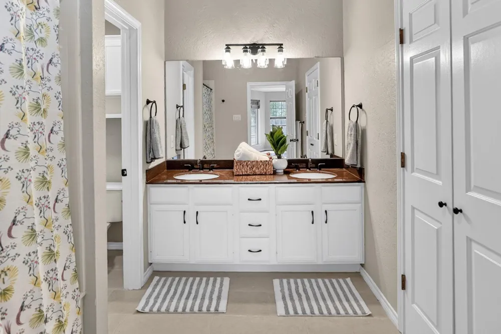 2925 Mirrormere Circle Bryan, TX 77807