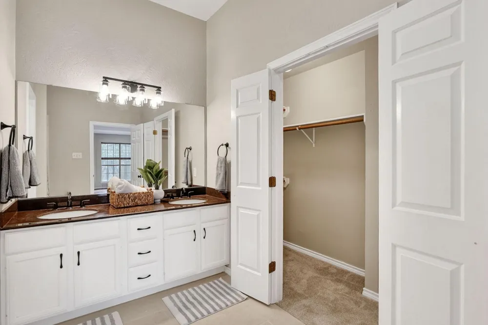 2925 Mirrormere Circle Bryan, TX 77807