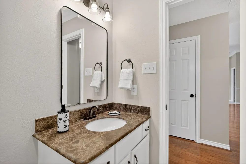 2925 Mirrormere Circle Bryan, TX 77807