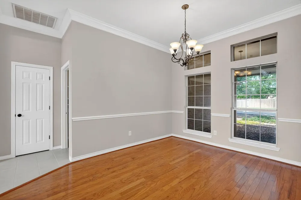 2925 Mirrormere Circle Bryan, TX 77807