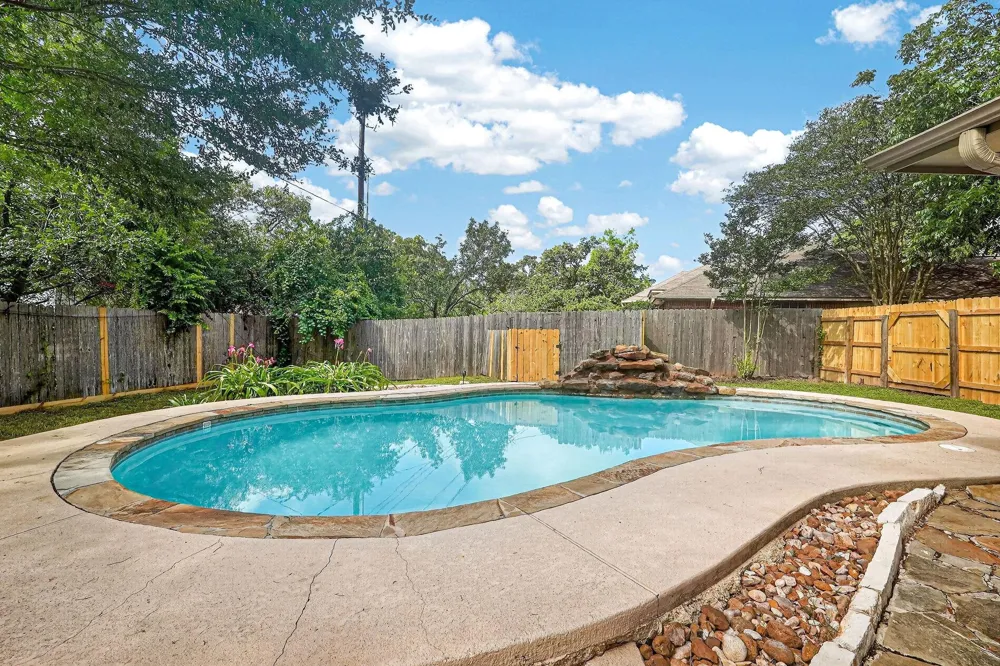 2925 Mirrormere Circle Bryan, TX 77807