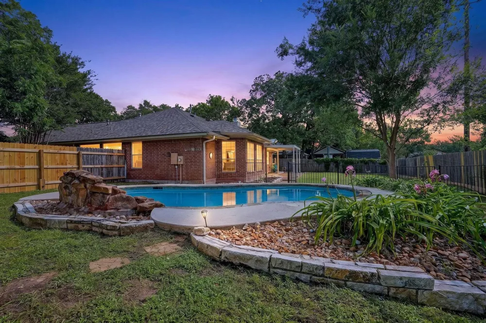 2925 Mirrormere Circle Bryan, TX 77807