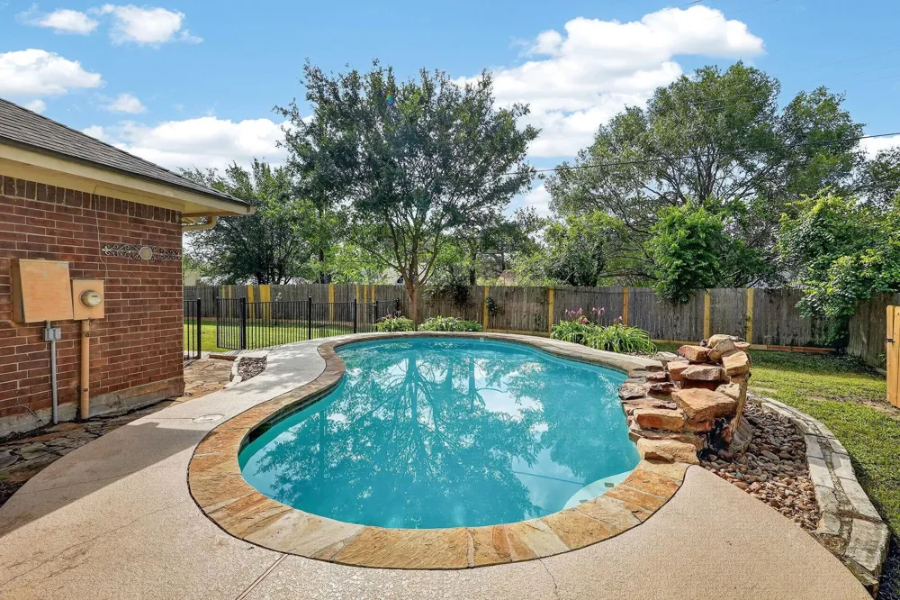 2925 Mirrormere Circle Bryan, TX 77807