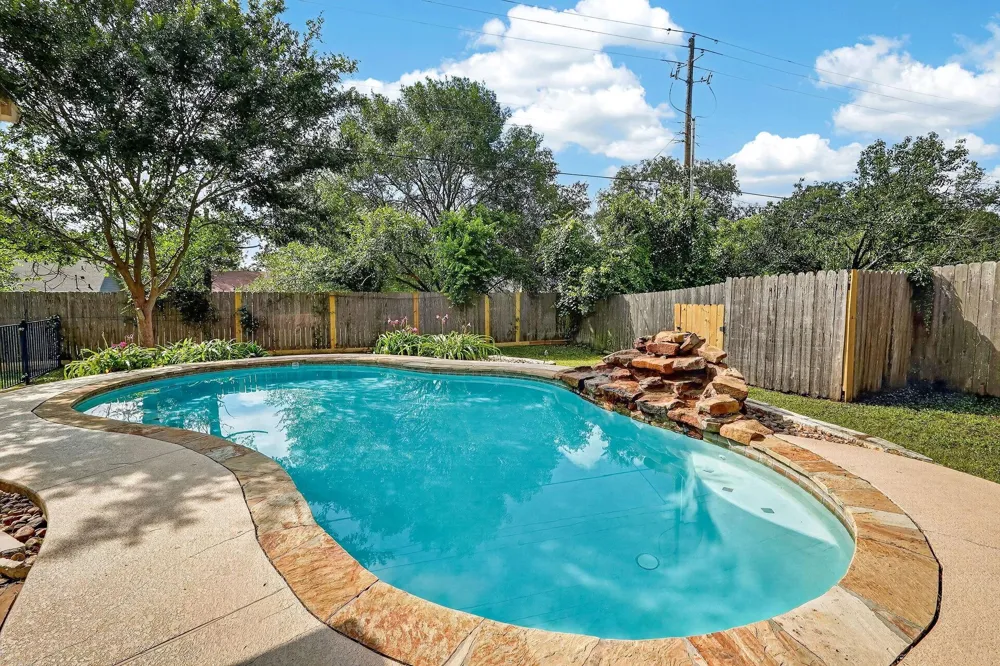 2925 Mirrormere Circle Bryan, TX 77807