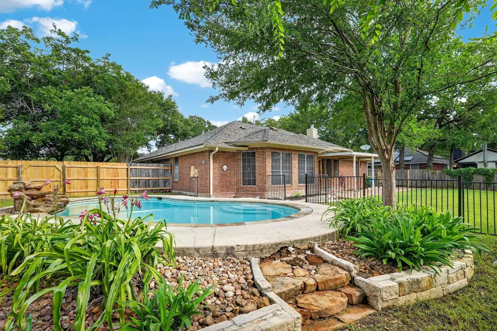2925 Mirrormere Circle Bryan, TX 77807