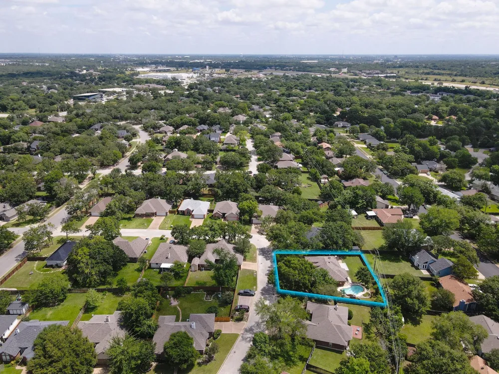 2925 Mirrormere Circle Bryan, TX 77807
