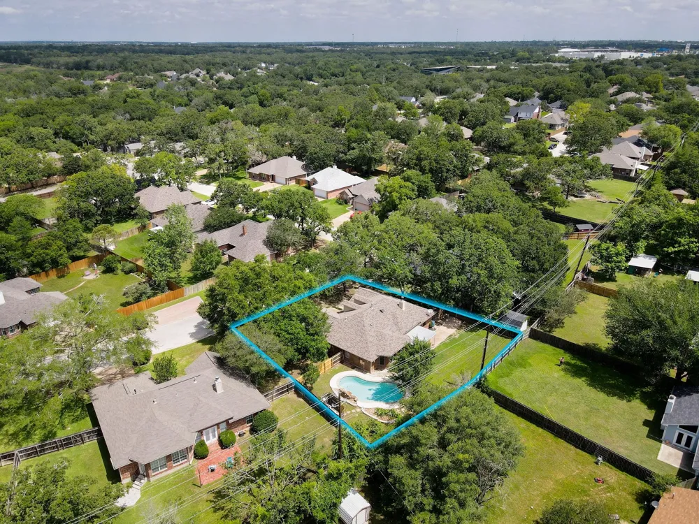 2925 Mirrormere Circle Bryan, TX 77807