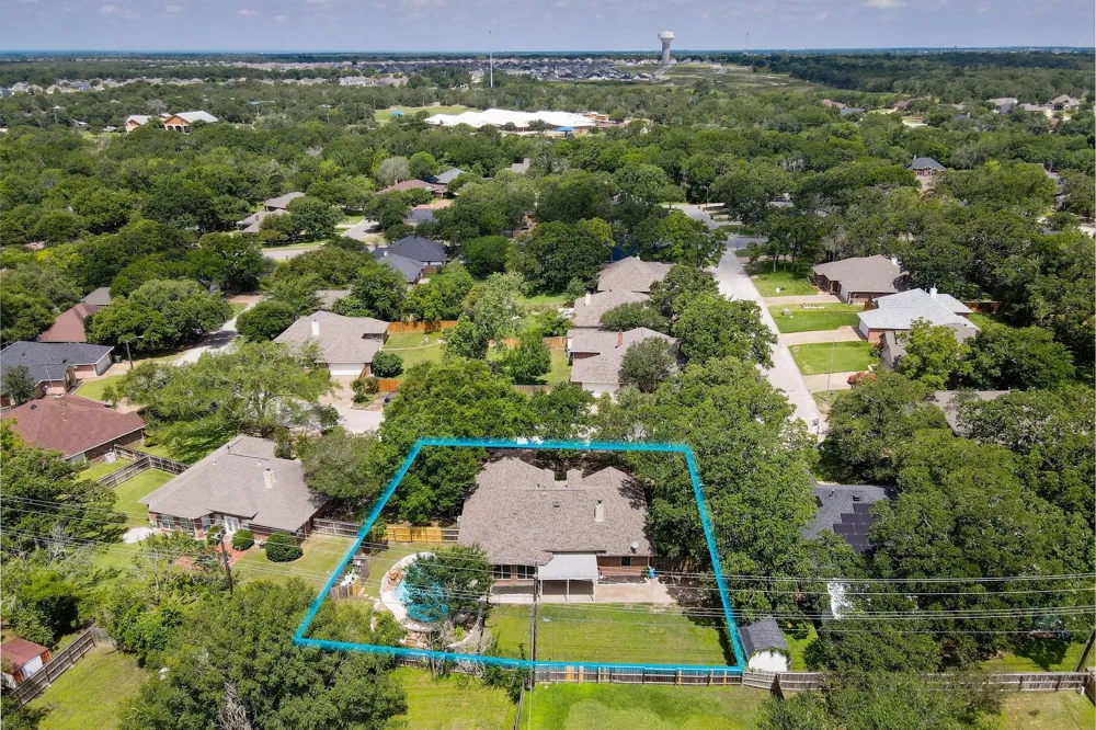 2925 Mirrormere Circle Bryan, TX 77807