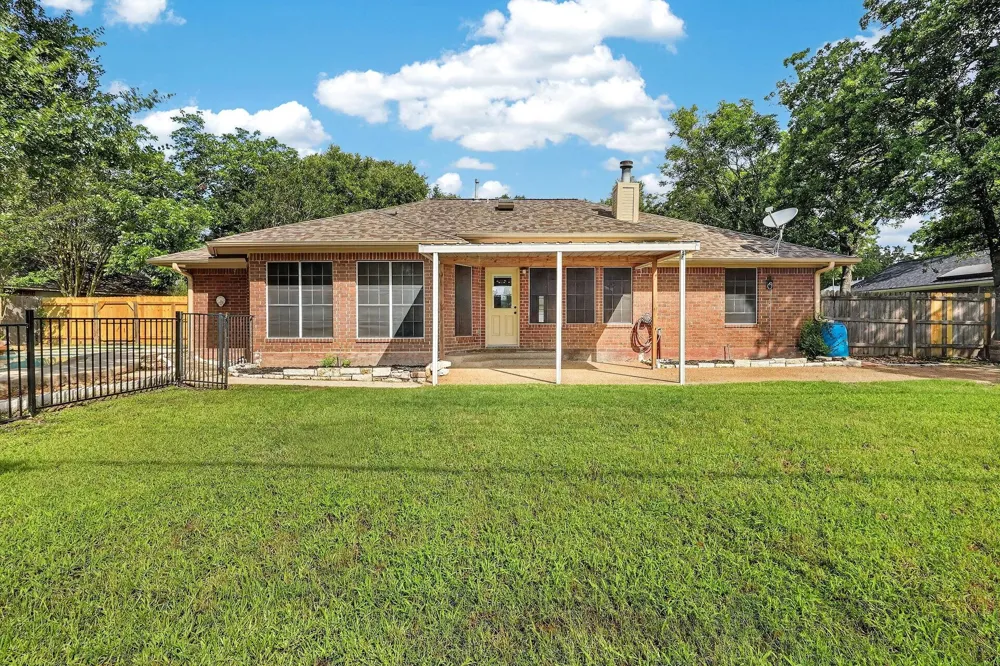 2925 Mirrormere Circle Bryan, TX 77807