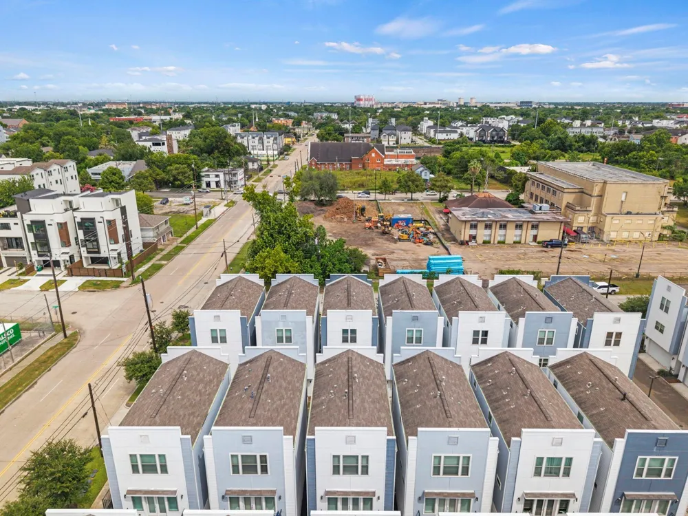 2228 Mcgowen Street Houston, TX 77004
