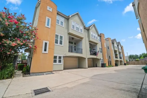 1128 W 26th Street