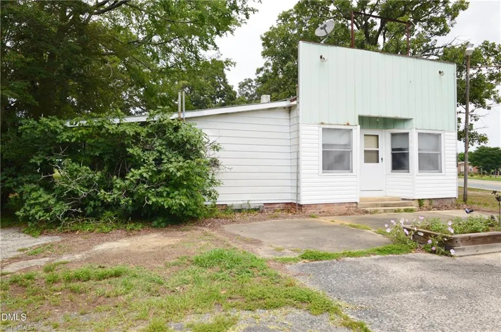 8671 Nc Highway 49 Snow Camp, NC 27349