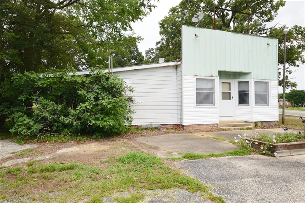 8671 Nc Highway 49 Snow Camp, NC 27349