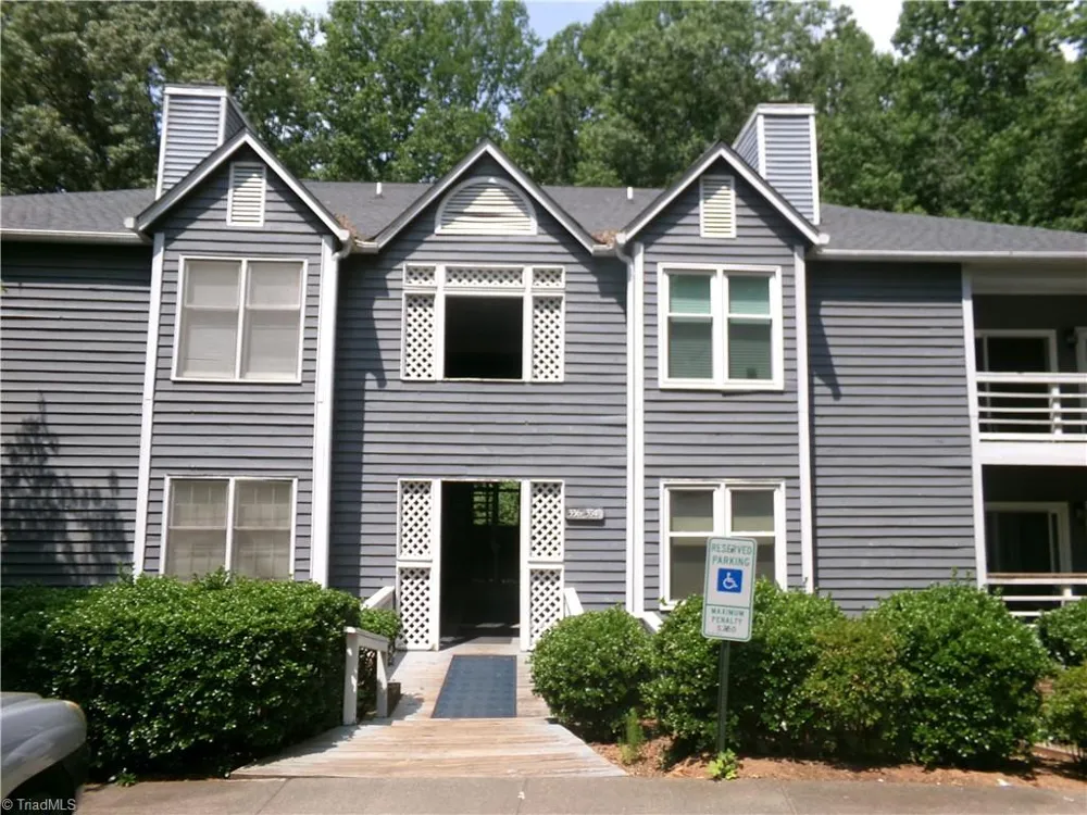 352 Meadows Circle Winston-Salem, NC 27104
