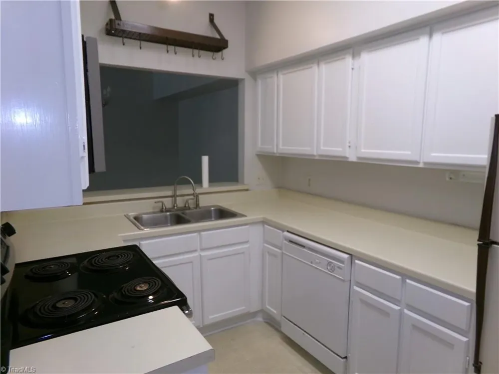 352 Meadows Circle Winston-Salem, NC 27104