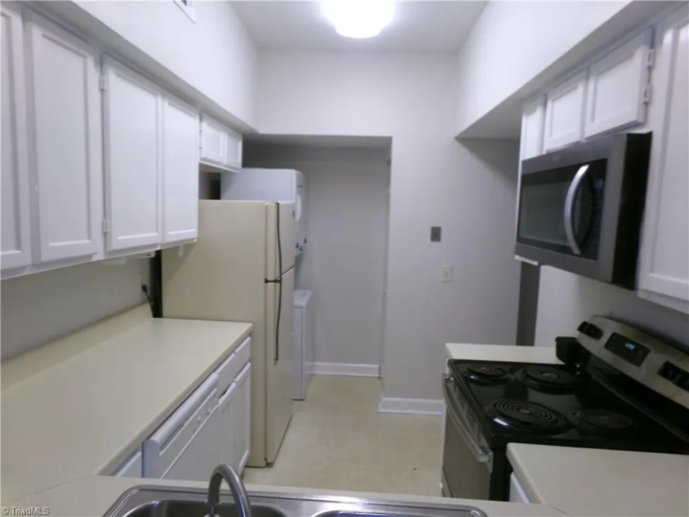 352 Meadows Circle Winston-Salem, NC 27104