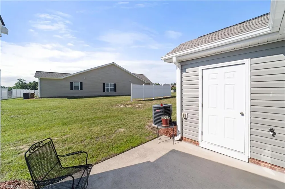 204 Oak Ridge Drive Archdale, NC 27263