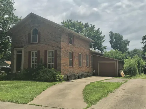 114 E Chicago Road