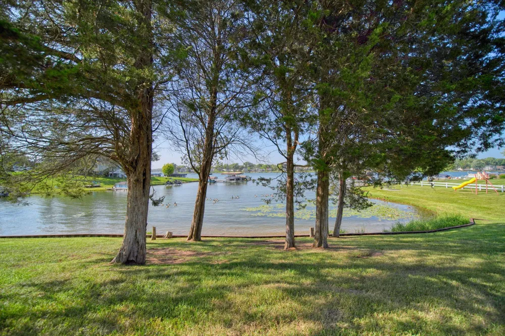 107 Cannes Drive Brooklyn, MI 49230