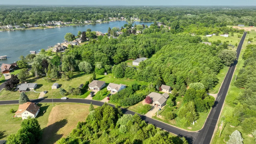 107 Cannes Drive Brooklyn, MI 49230