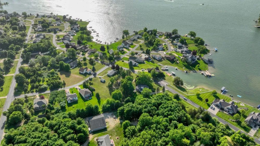 107 Cannes Drive Brooklyn, MI 49230