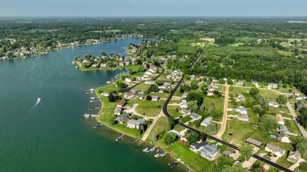 107 Cannes Drive Brooklyn, MI 49230
