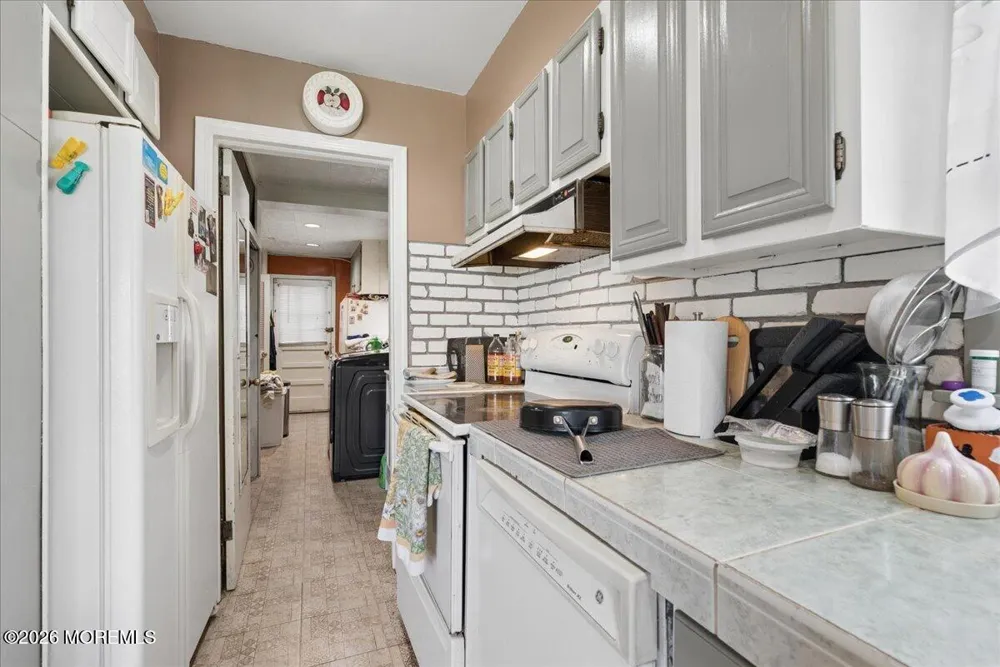 42 Walnut Street Edison, NJ 08817