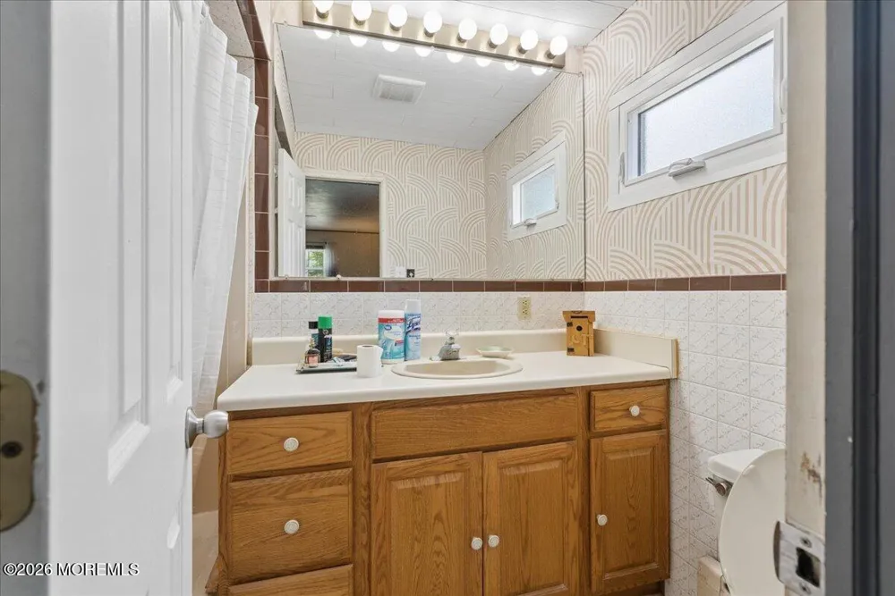 42 Walnut Street Edison, NJ 08817