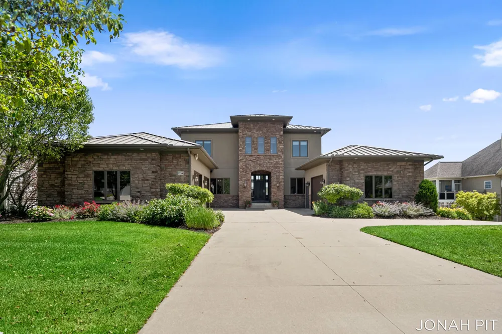 5714 Nelson Drive Hudsonville, MI 49426